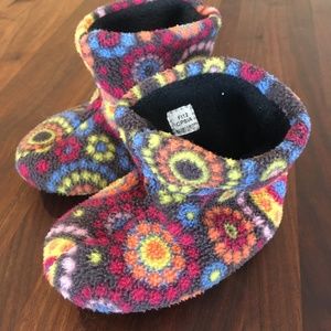 Acorn baby bootie slippers size 12-18 months. Flower pattern.